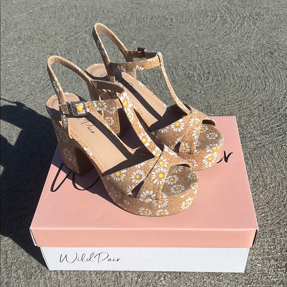 Wild Pair Floral Platform Sandals - Tan